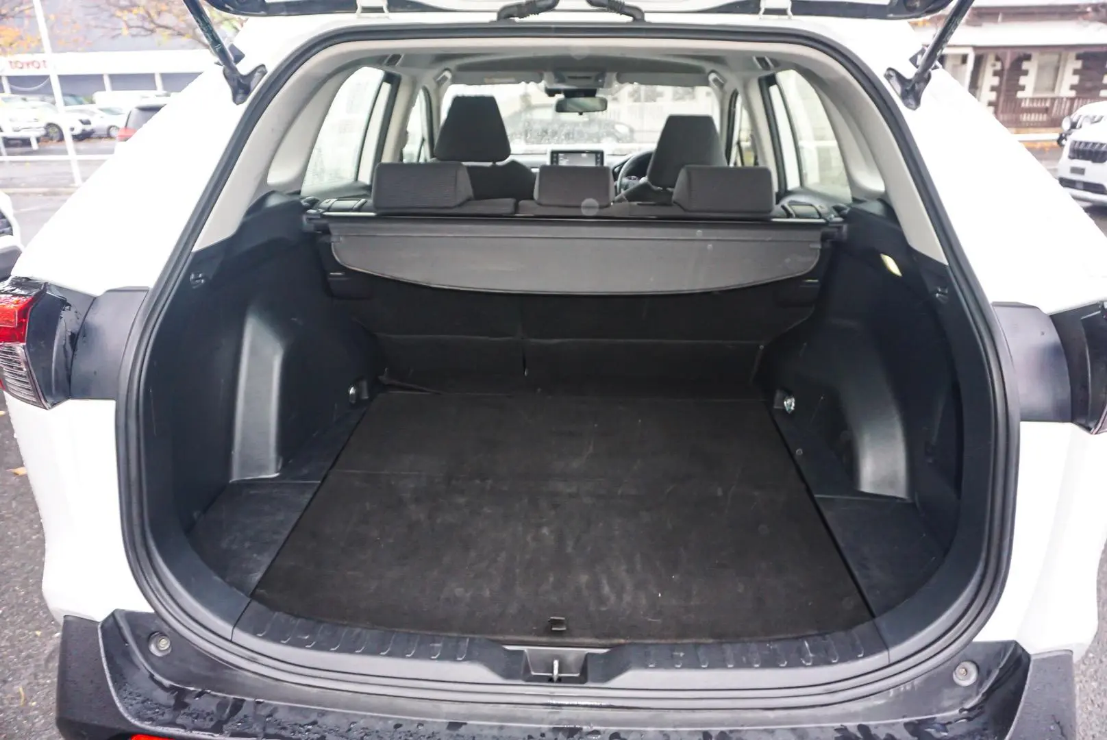 2022 Toyota RAV4 Gallery Image 11