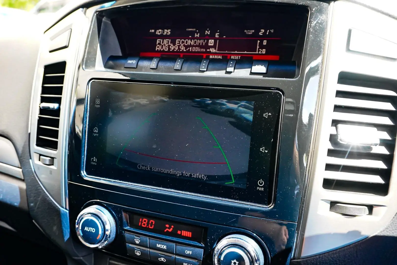 2015 Mitsubishi Pajero Gallery Image 23