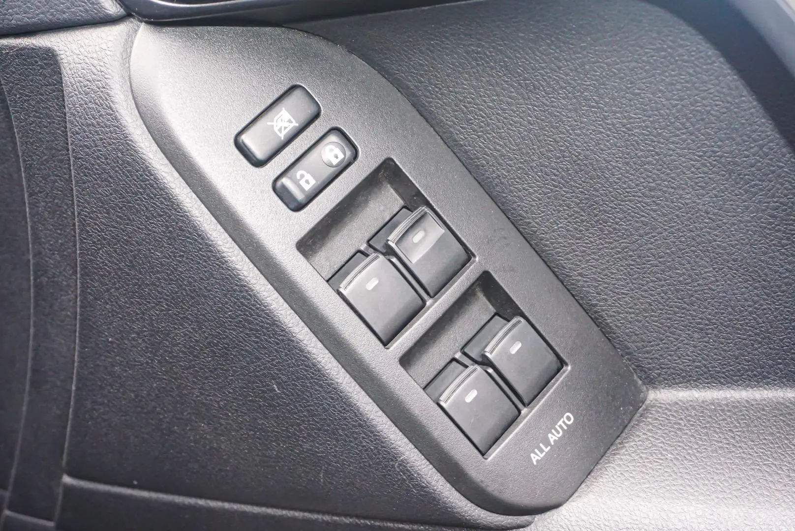 2018 Toyota Landcruiser Prado Gallery Image 17