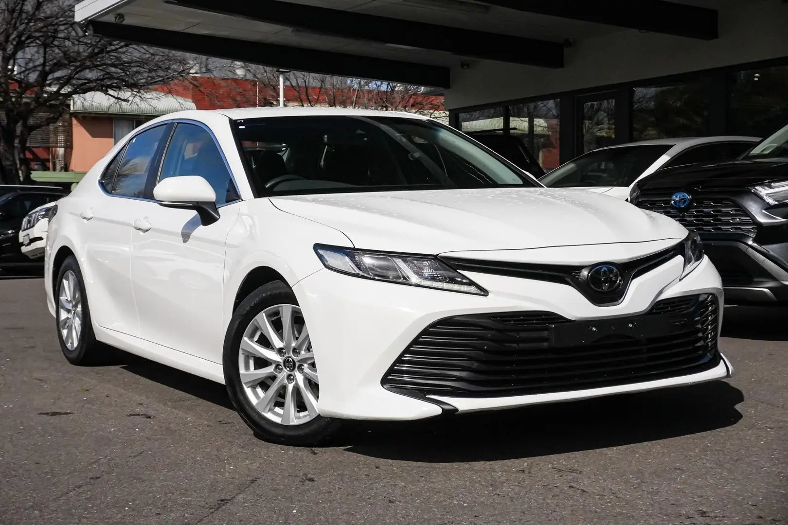 2019 Toyota Camry Gallery Image 2
