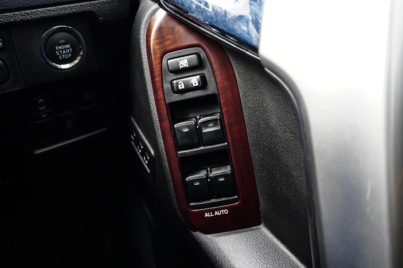 2016 Toyota Landcruiser Prado Gallery Image 24