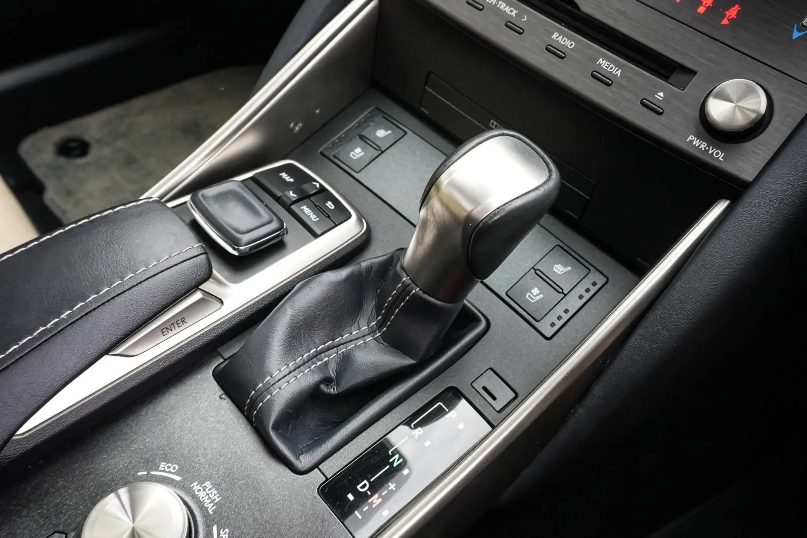 2020 Lexus IS Gallery Image 17