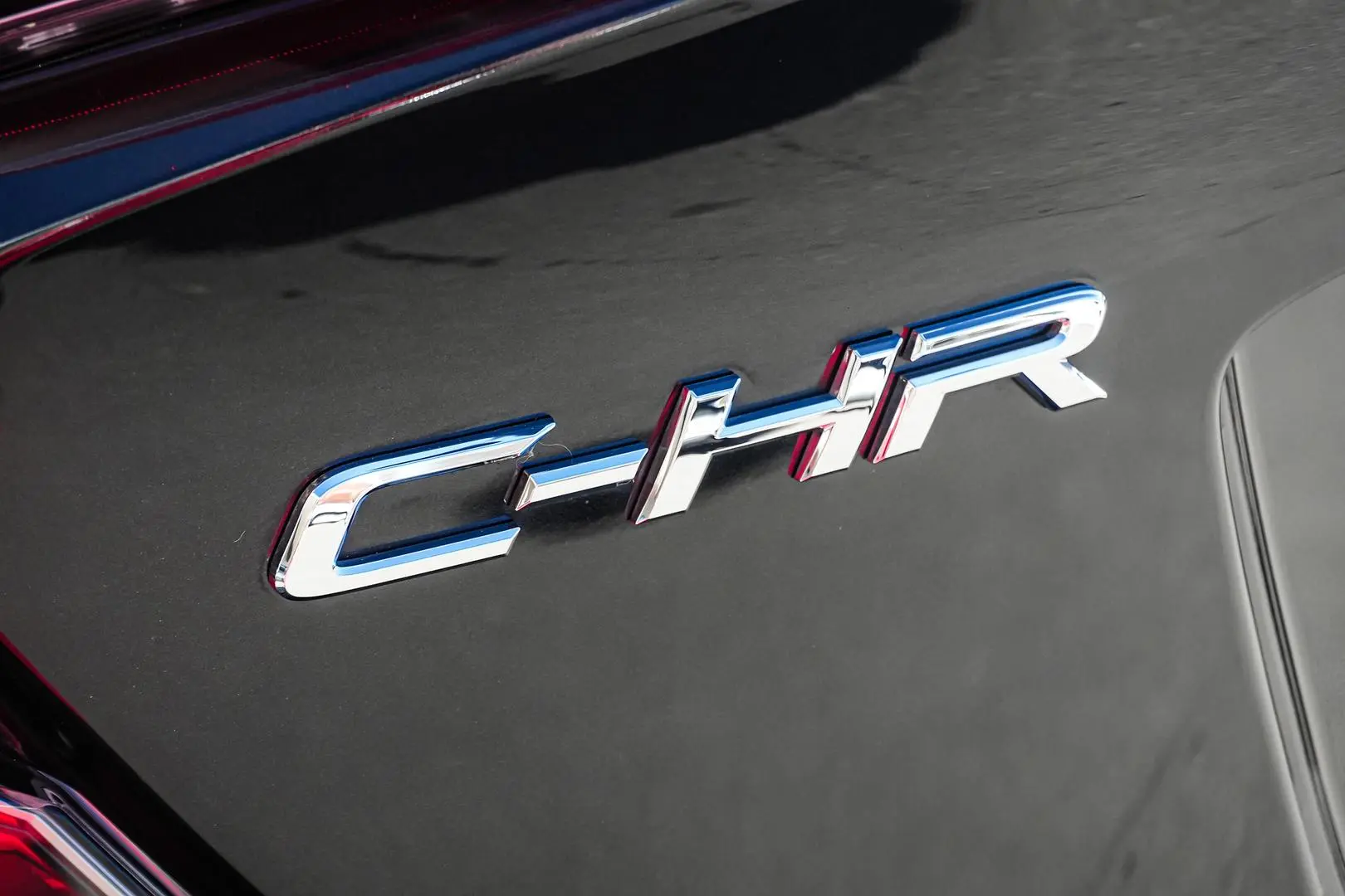 2018 Toyota C-HR Gallery Image 12