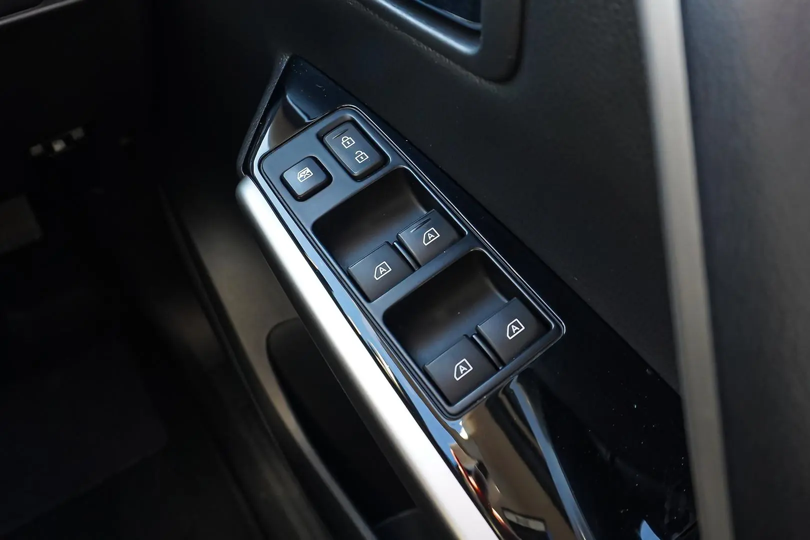 2021 Mitsubishi Pajero Sport Gallery Image 23