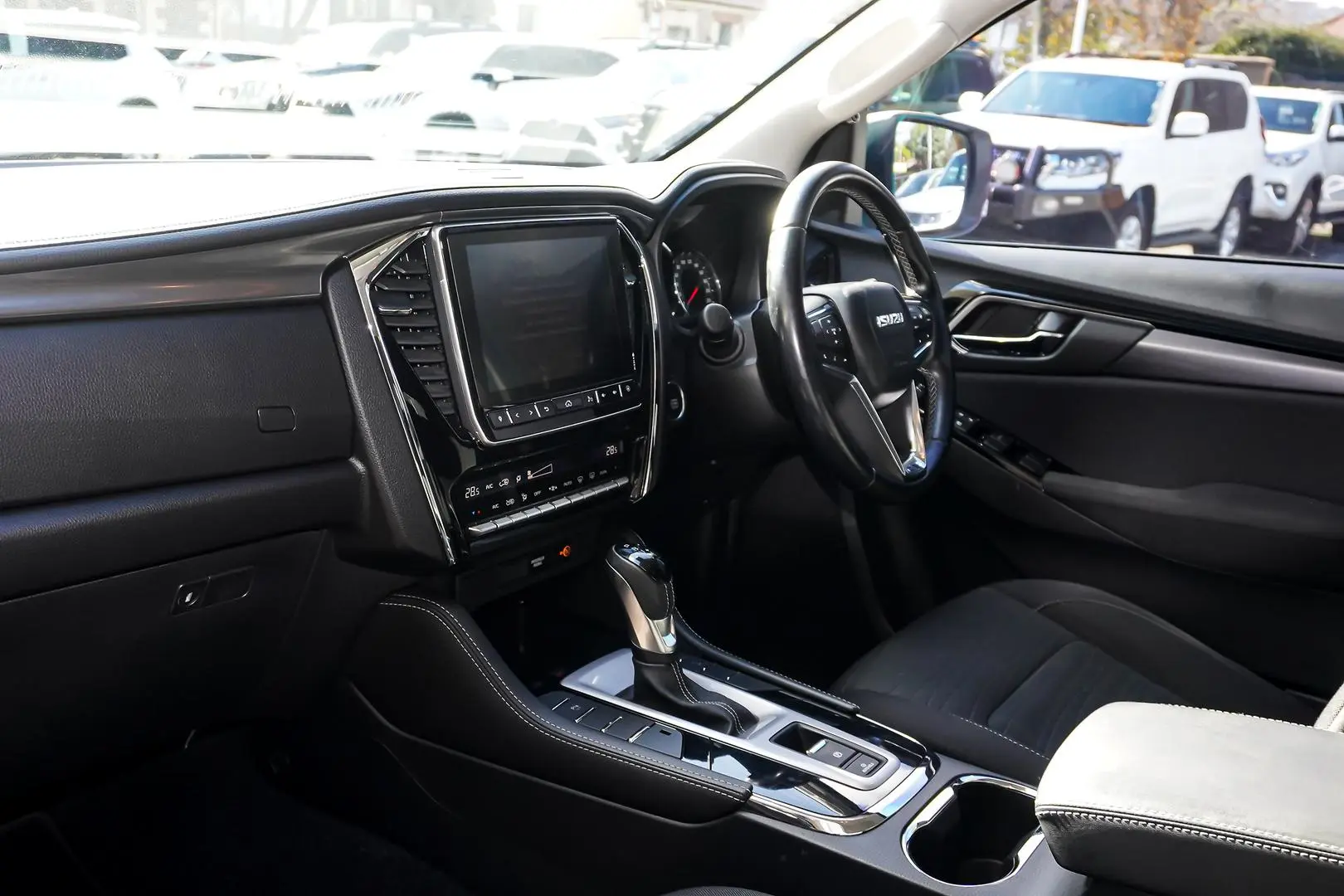 2021 Isuzu MU-X Gallery Image 10