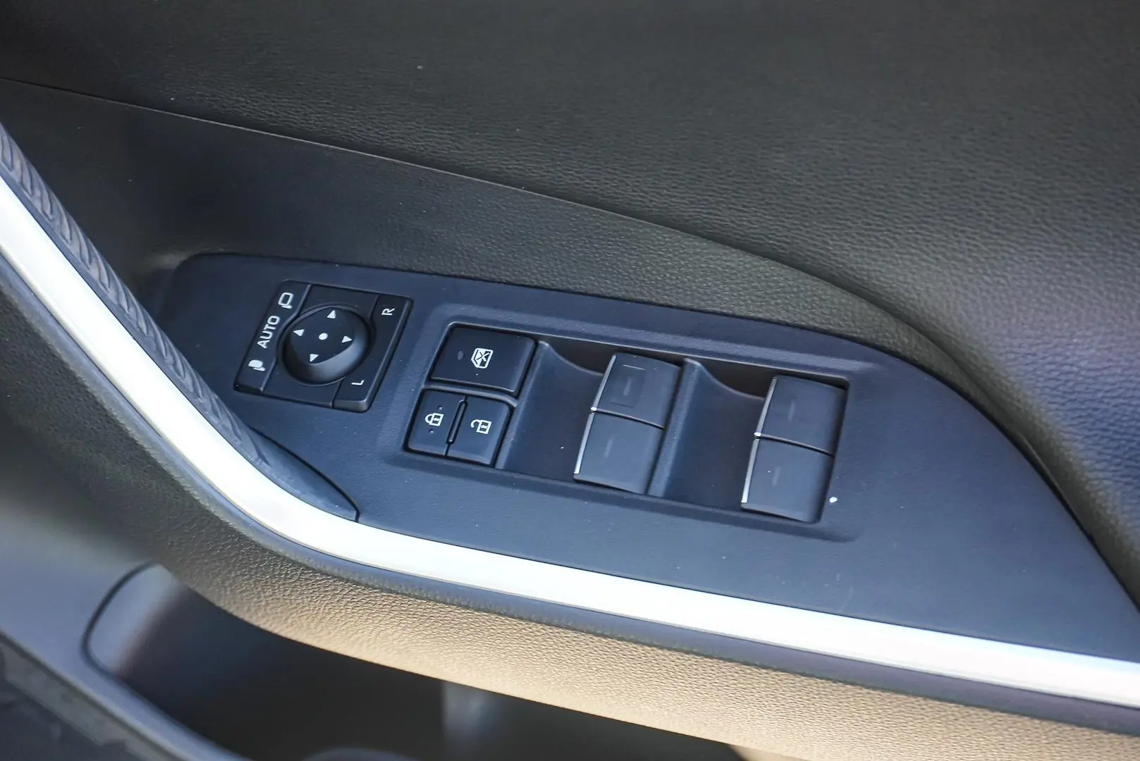 2024 Toyota RAV4 Gallery Image 19