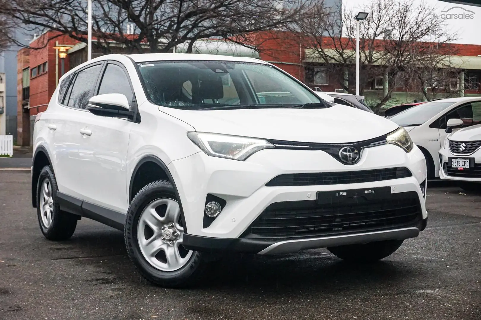 2017 Toyota RAV4 Image 1