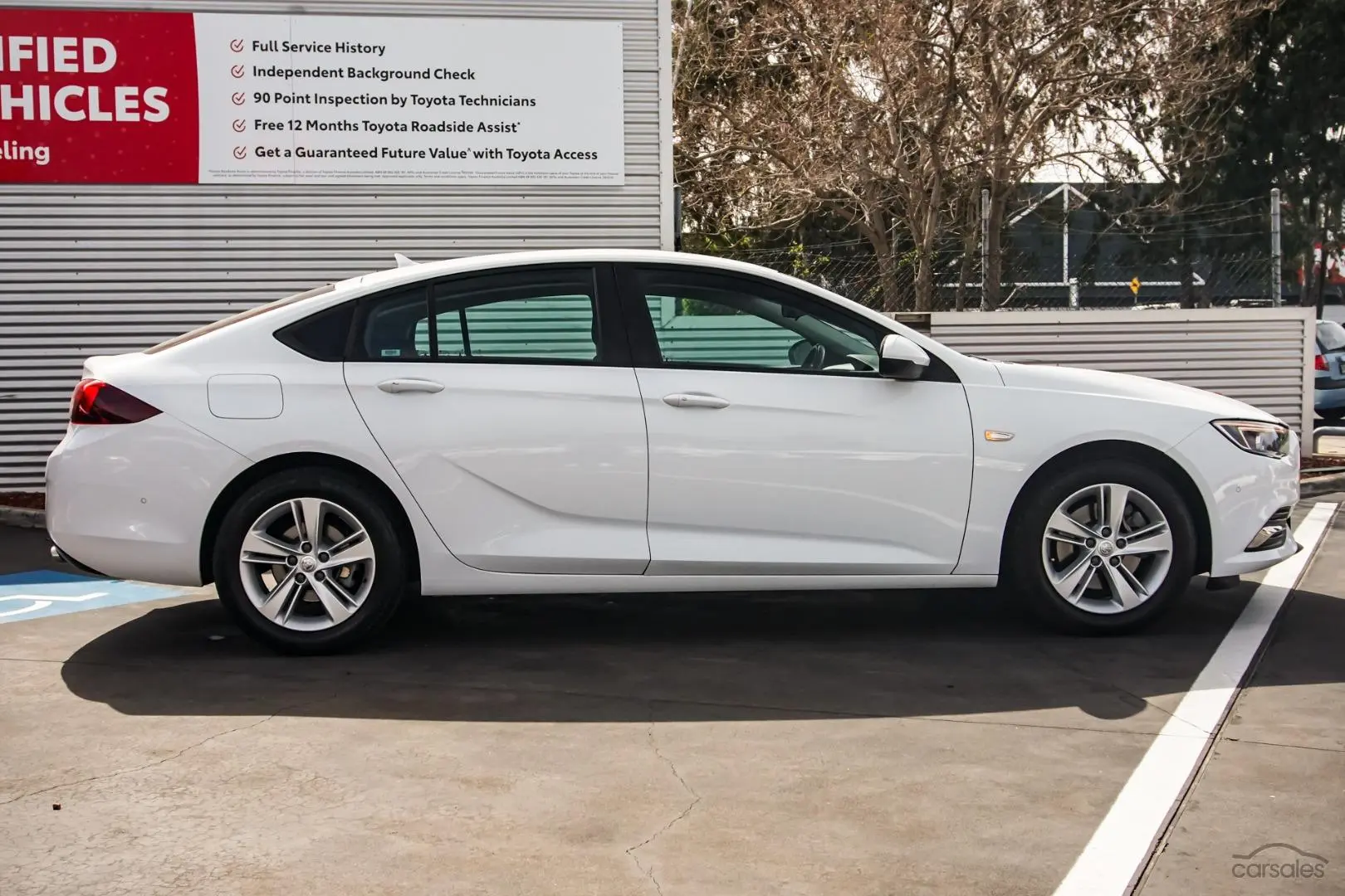 2018 Holden Commodore Image 3