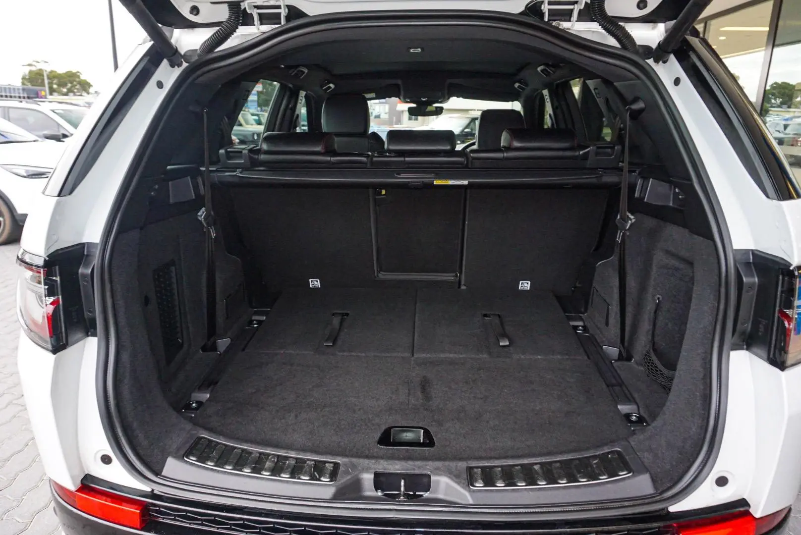 2021 Land Rover Discovery Sport Gallery Image 11