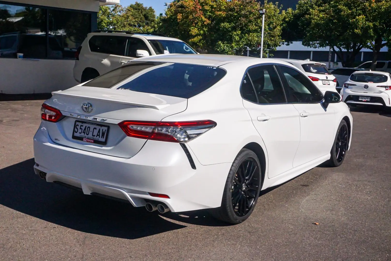 2019 Toyota Camry Gallery Image 2