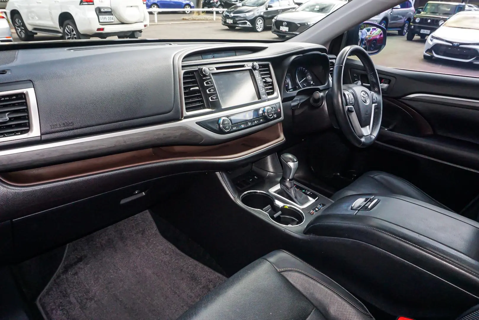 2016 Toyota Kluger Gallery Image 10