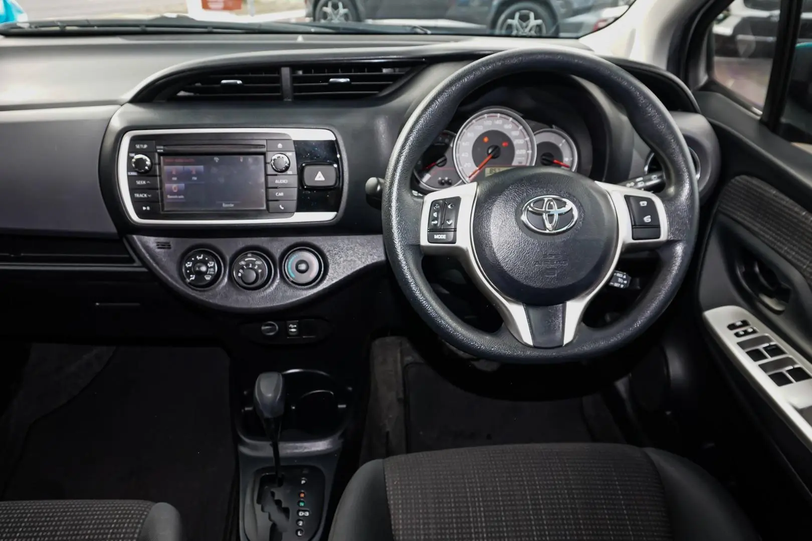 2016 Toyota Yaris Gallery Image 9