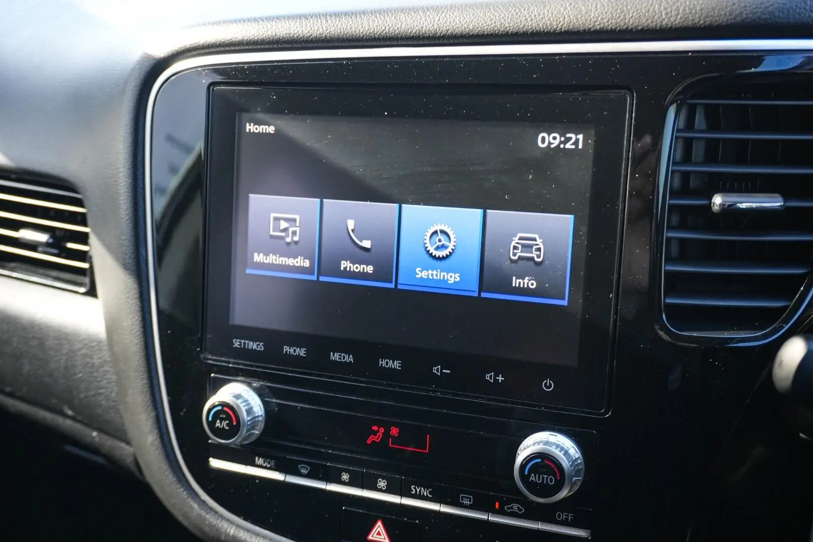 2019 Mitsubishi Outlander Gallery Image 22