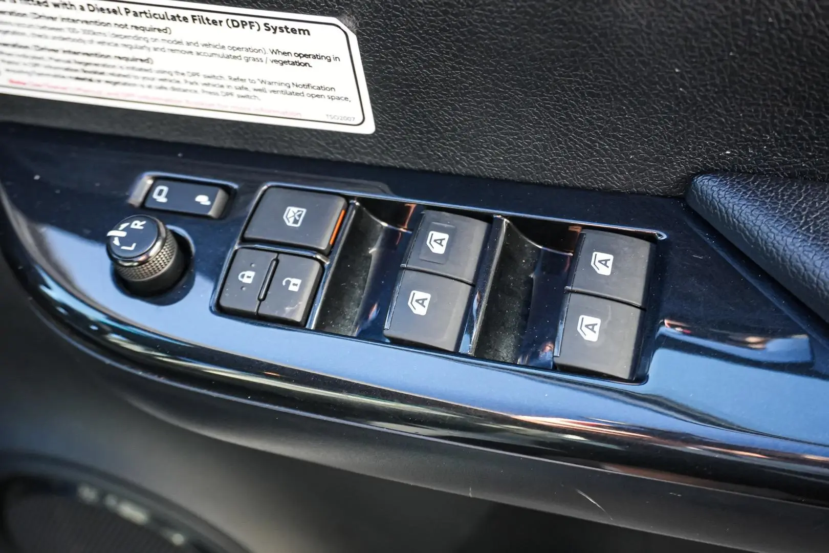 2022 Toyota Hilux Gallery Image 16