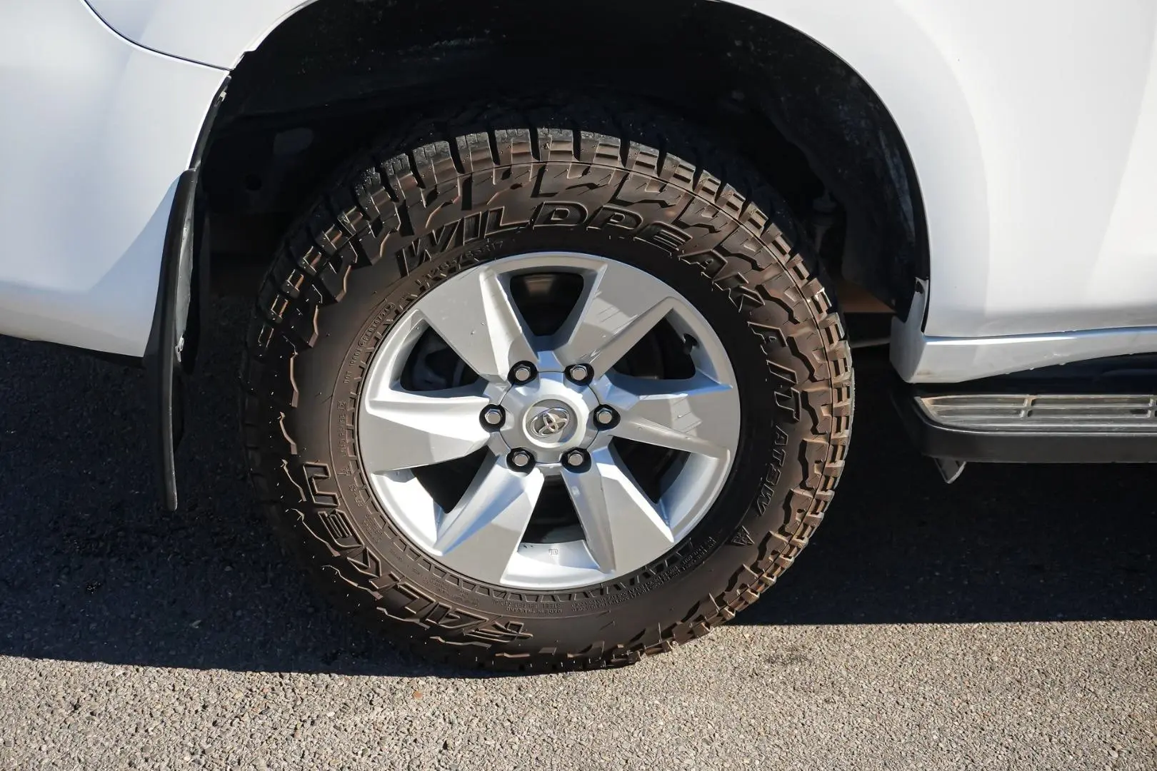 2017 Toyota Landcruiser Prado Gallery Image 16