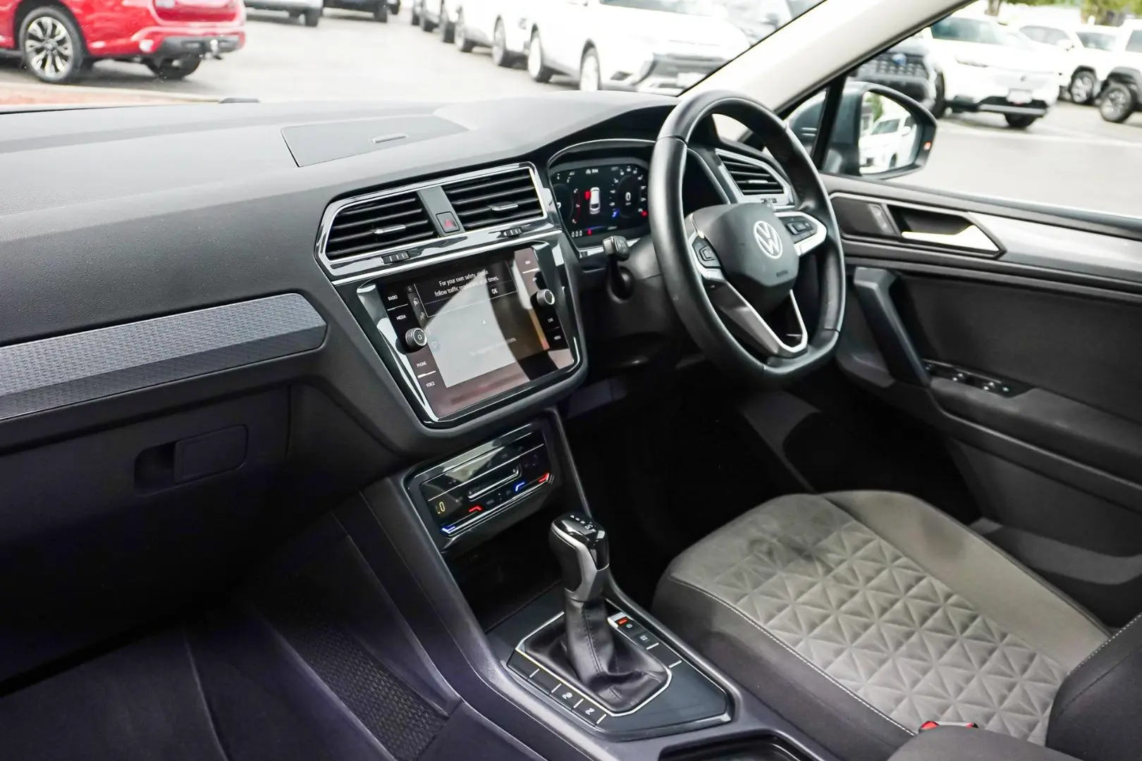 2023 Volkswagen Tiguan Gallery Image 11