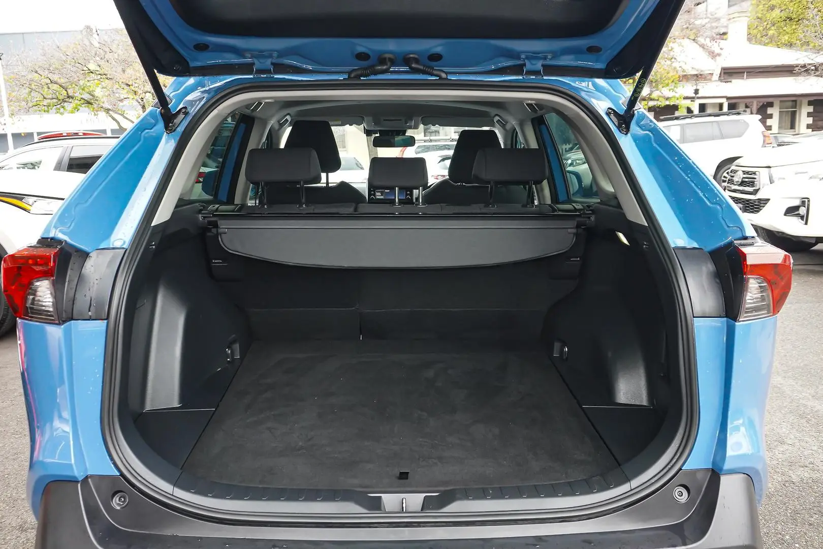 2022 Toyota RAV4 Gallery Image 8
