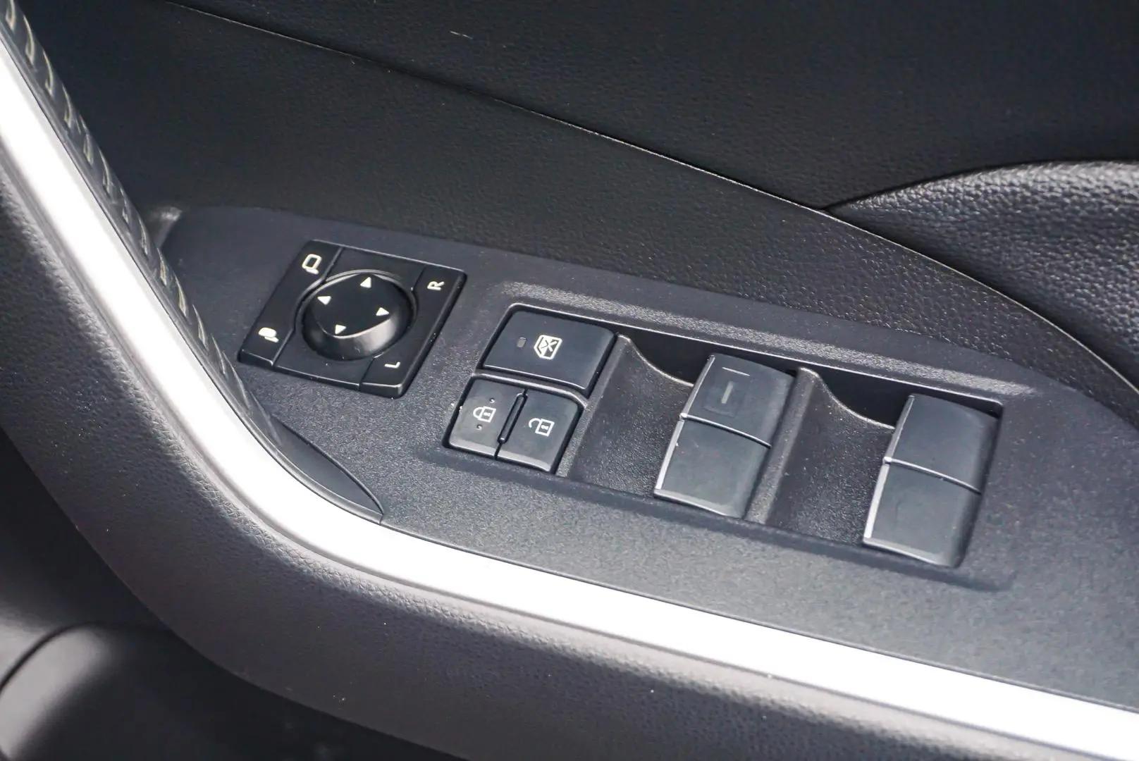 2021 Toyota RAV4 Gallery Image 18