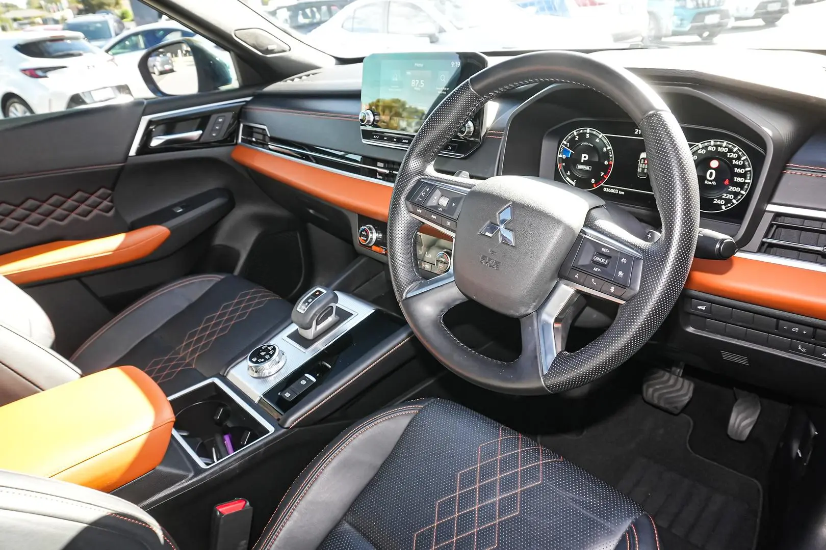 2021 Mitsubishi Outlander Gallery Image 16