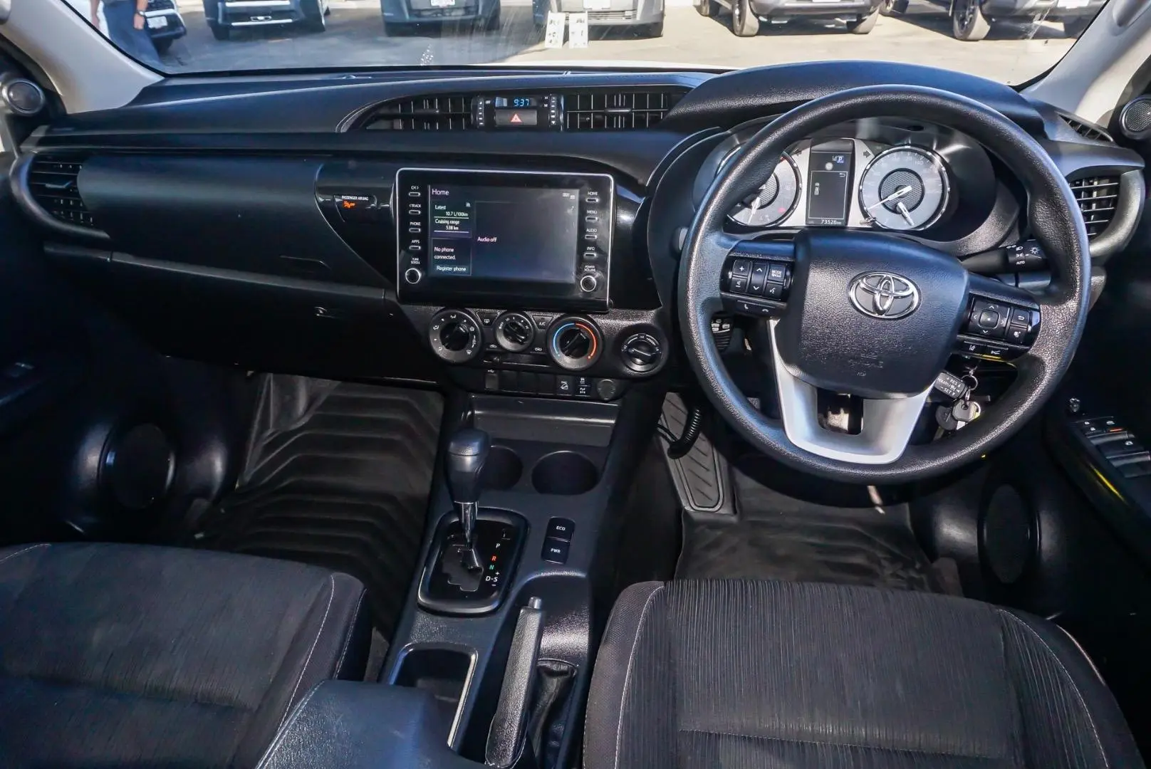 2022 Toyota Hilux Gallery Image 7