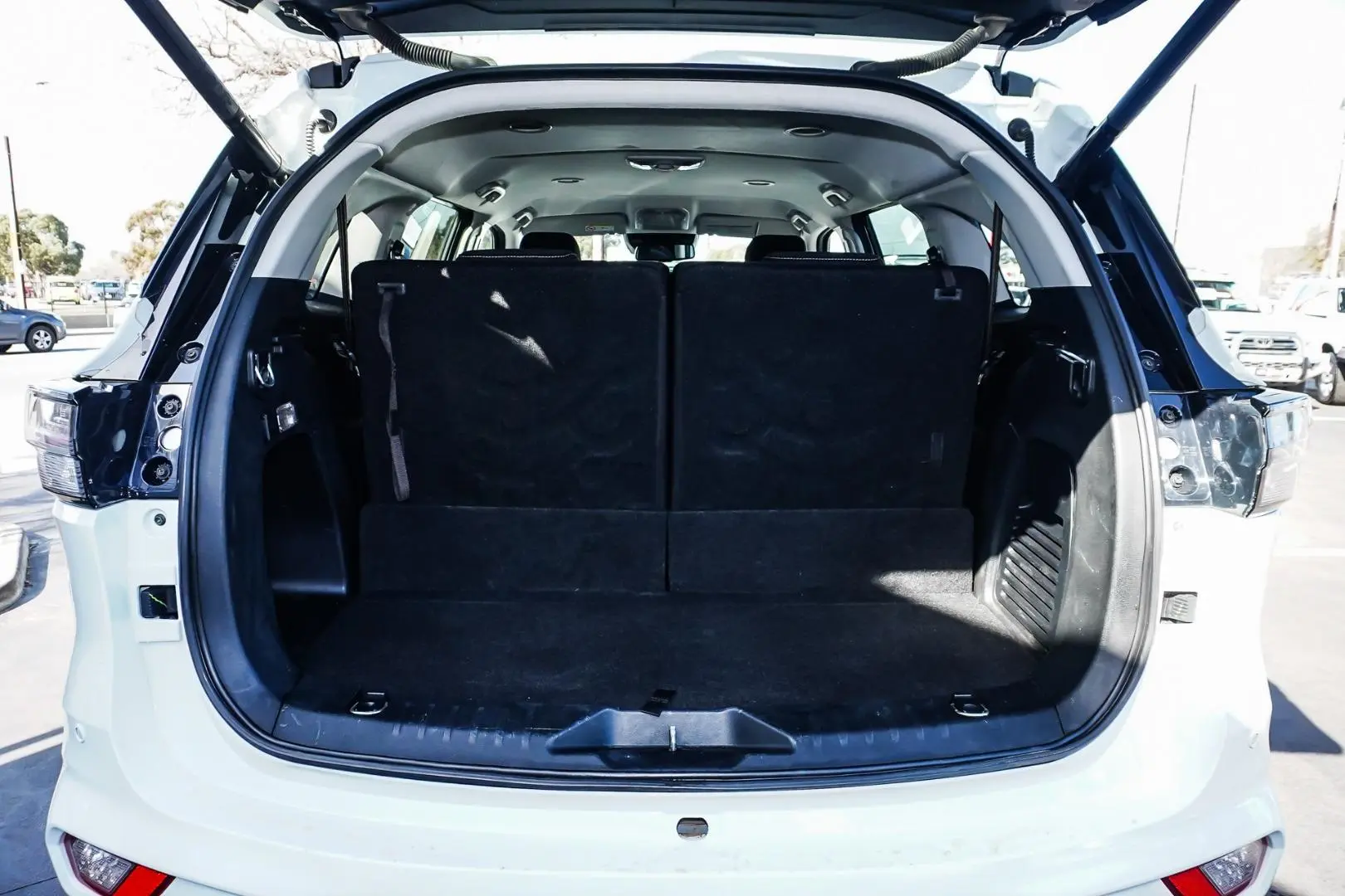 2023 Isuzu MU-X Gallery Image 10
