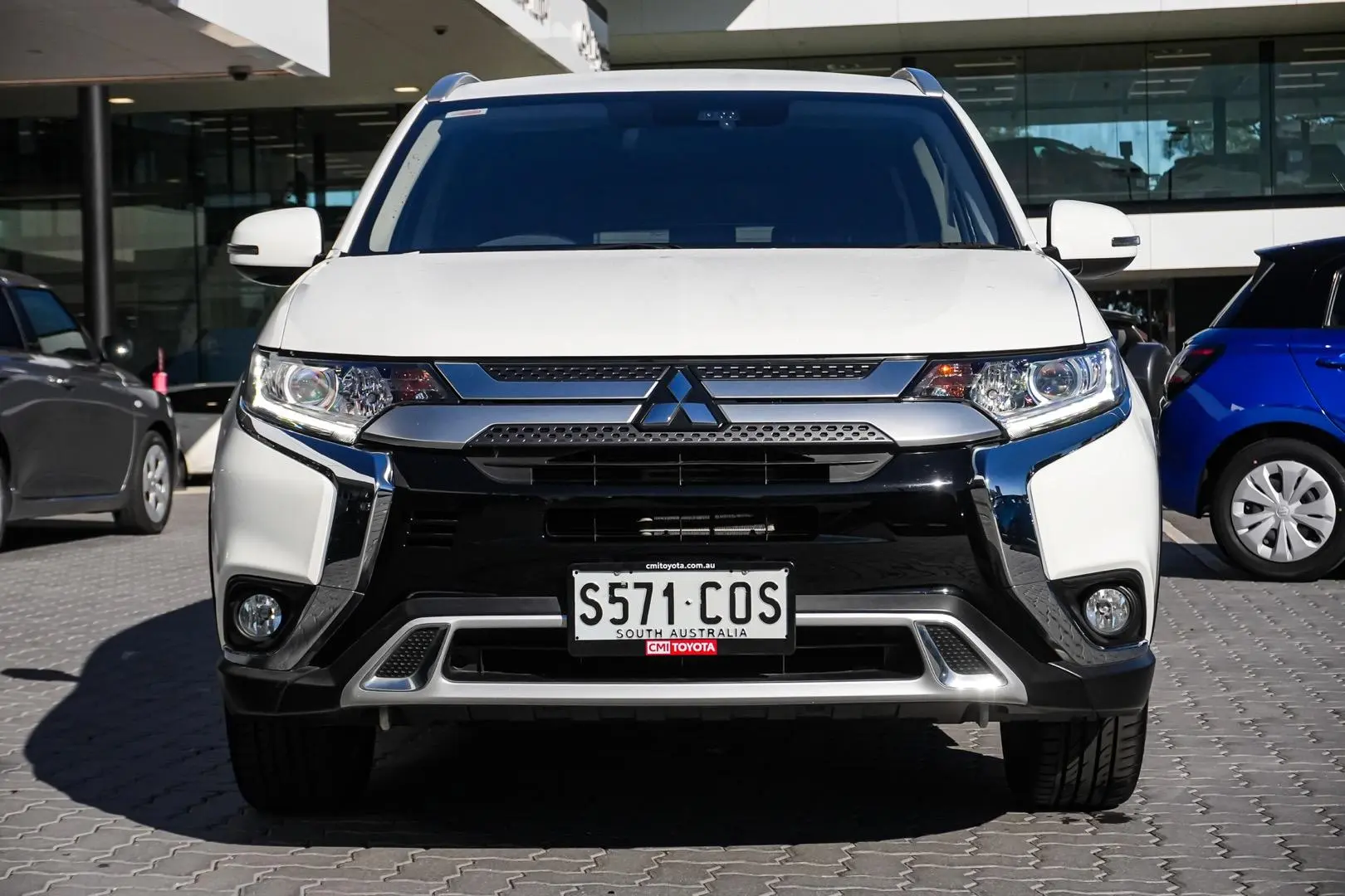 2019 Mitsubishi Outlander Gallery Image 5