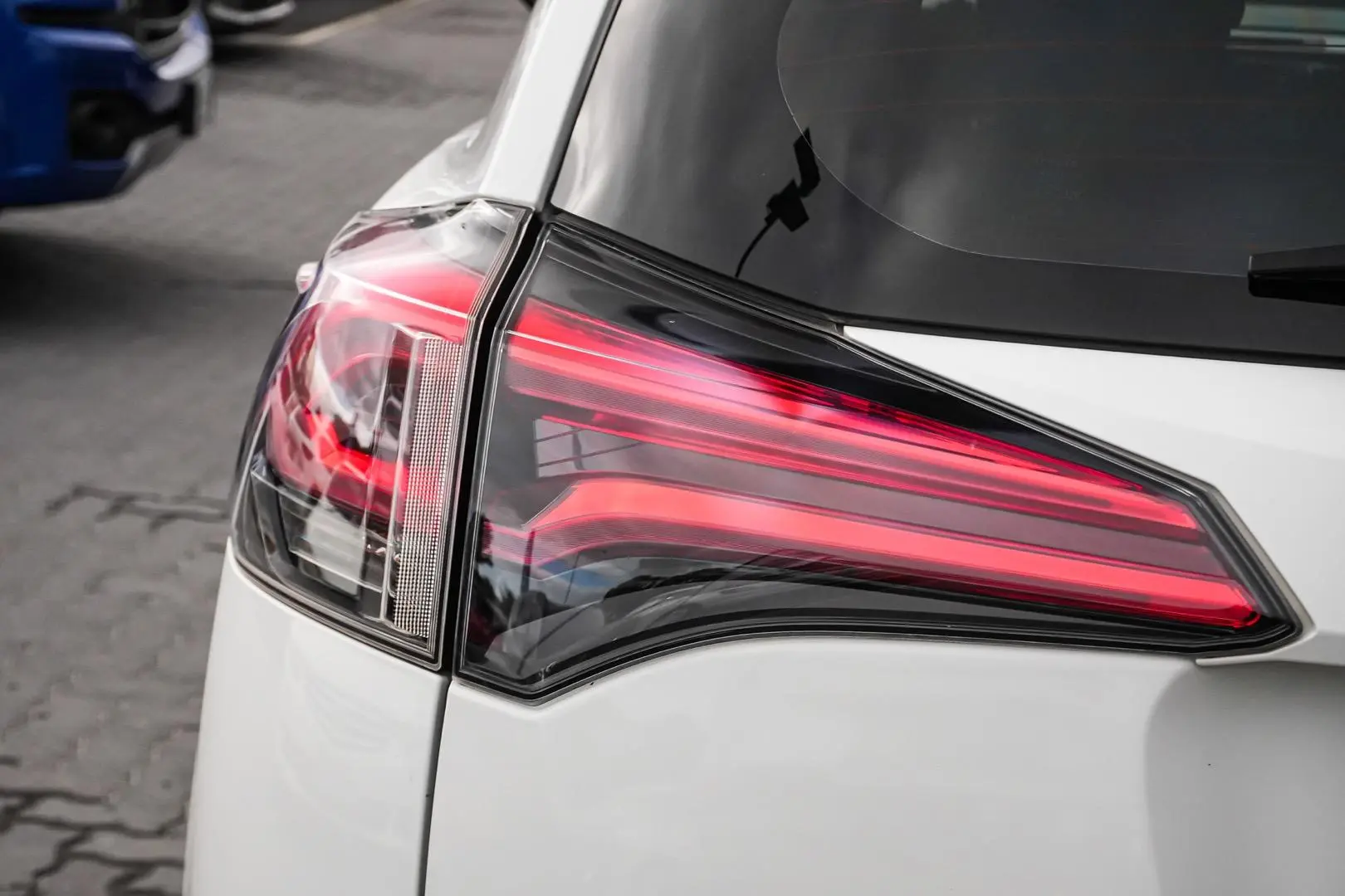 2017 Toyota RAV4 Gallery Image 14