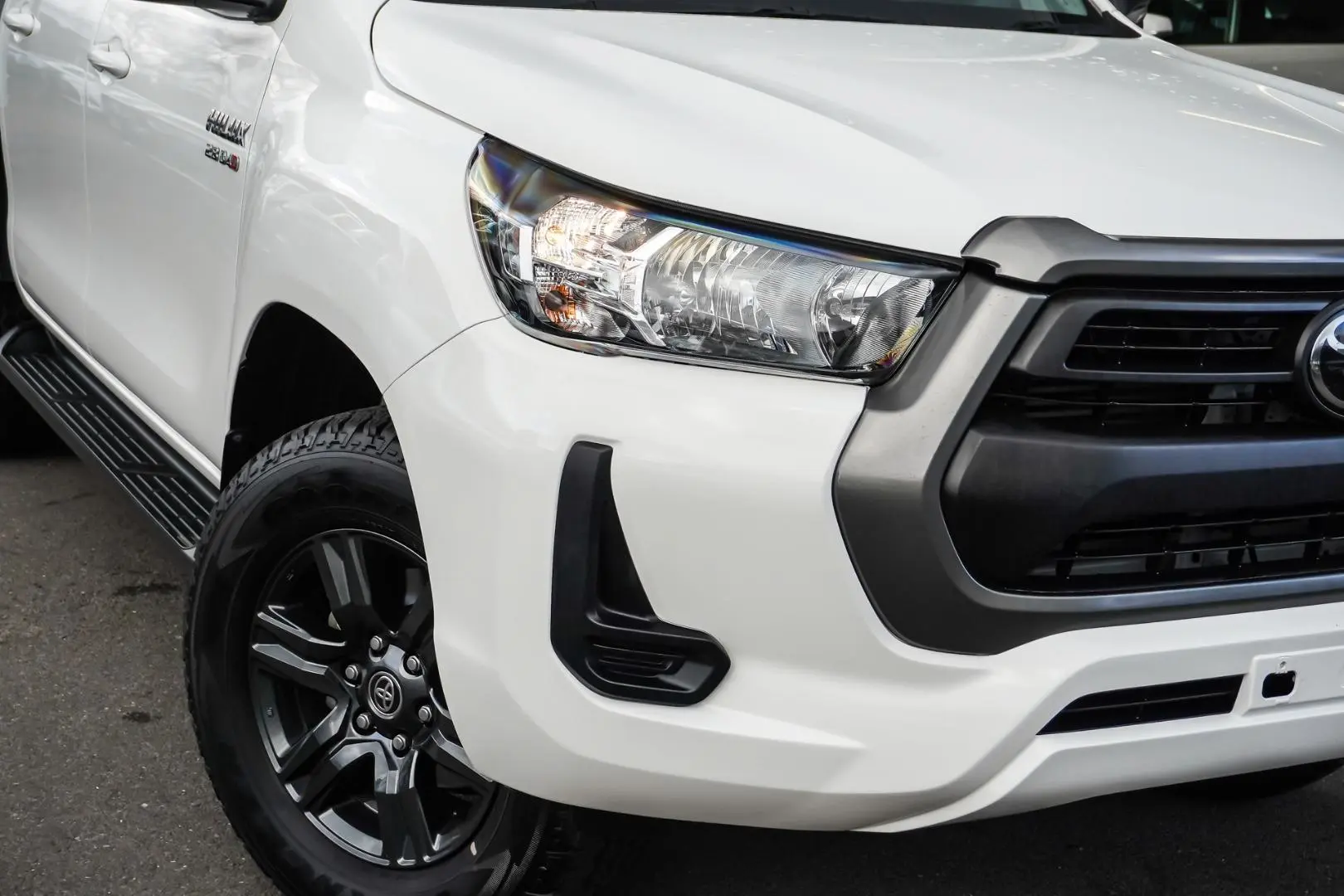 2023 Toyota Hilux Gallery Image 10