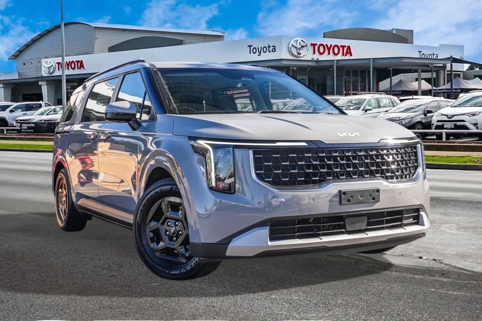 2024 Kia Carnival Gallery Image 1