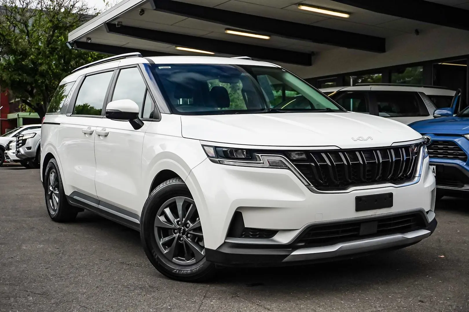 2022 Kia Carnival Gallery Image 2