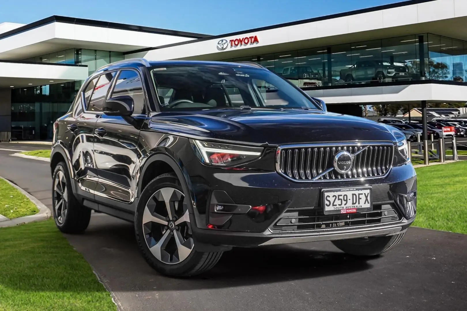 2023 Volvo XC40 Image