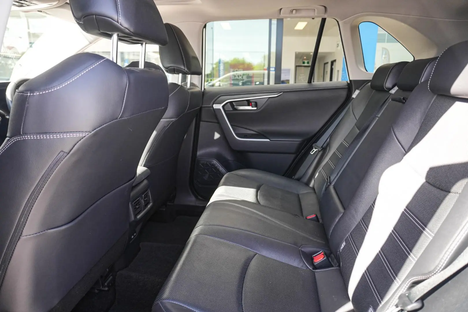 2023 Toyota RAV4 Gallery Image 7