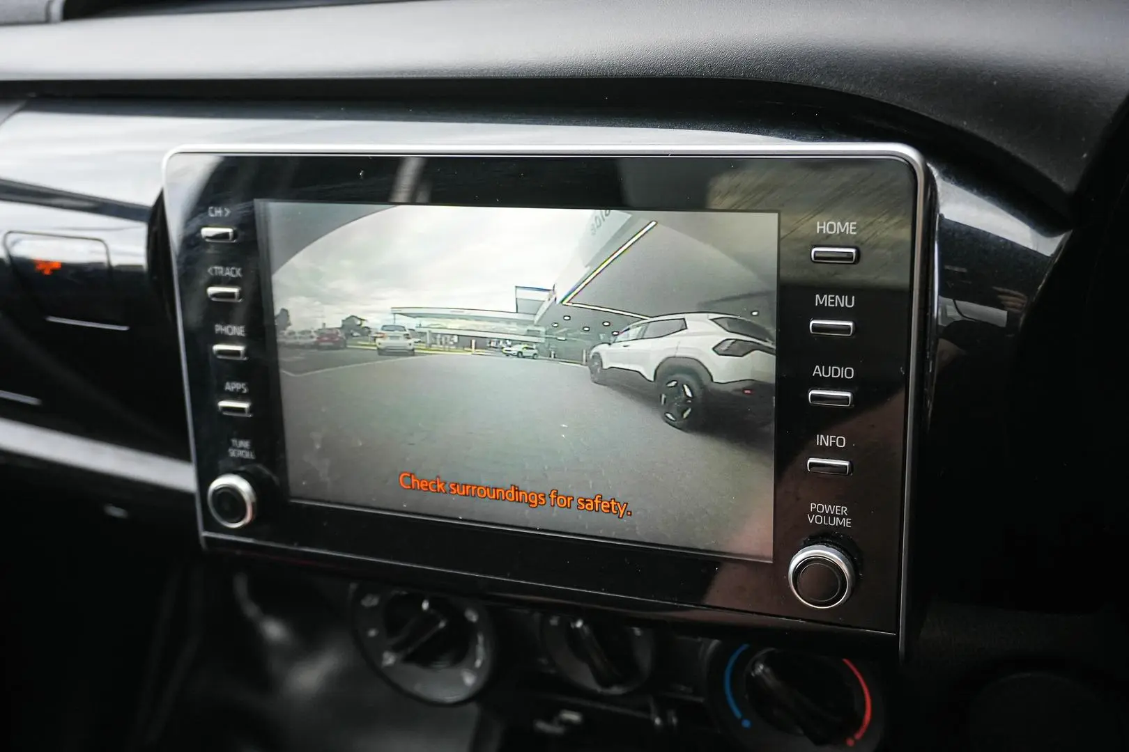 2020 Toyota Hilux Gallery Image 21