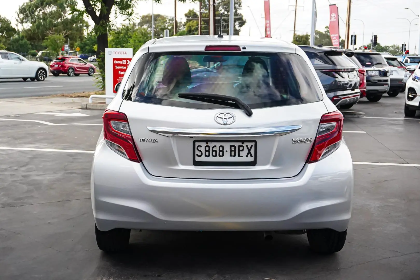 2016 Toyota Yaris Gallery Image 6