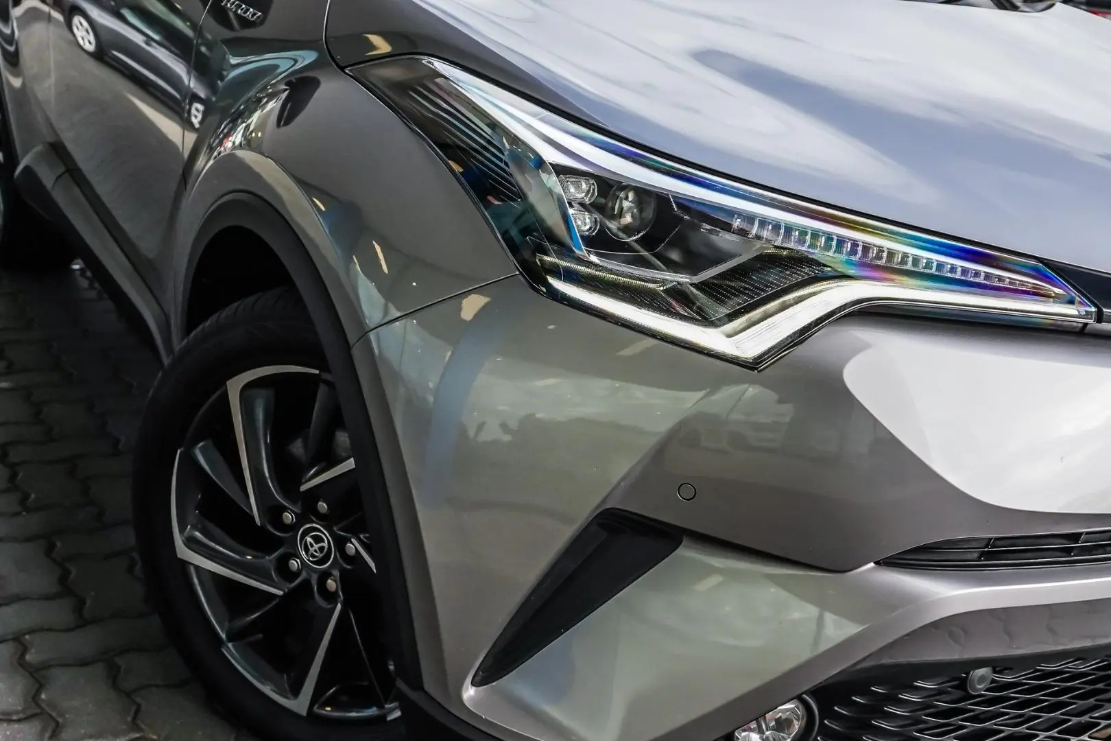 2019 Toyota C-HR Gallery Image 12