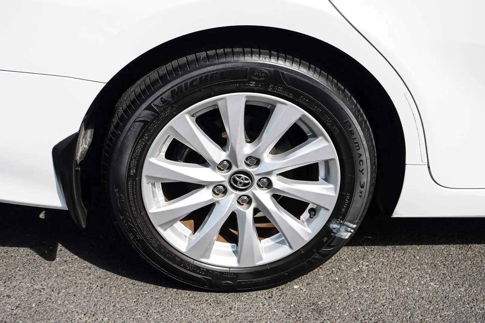 2019 Toyota Camry Gallery Image 15