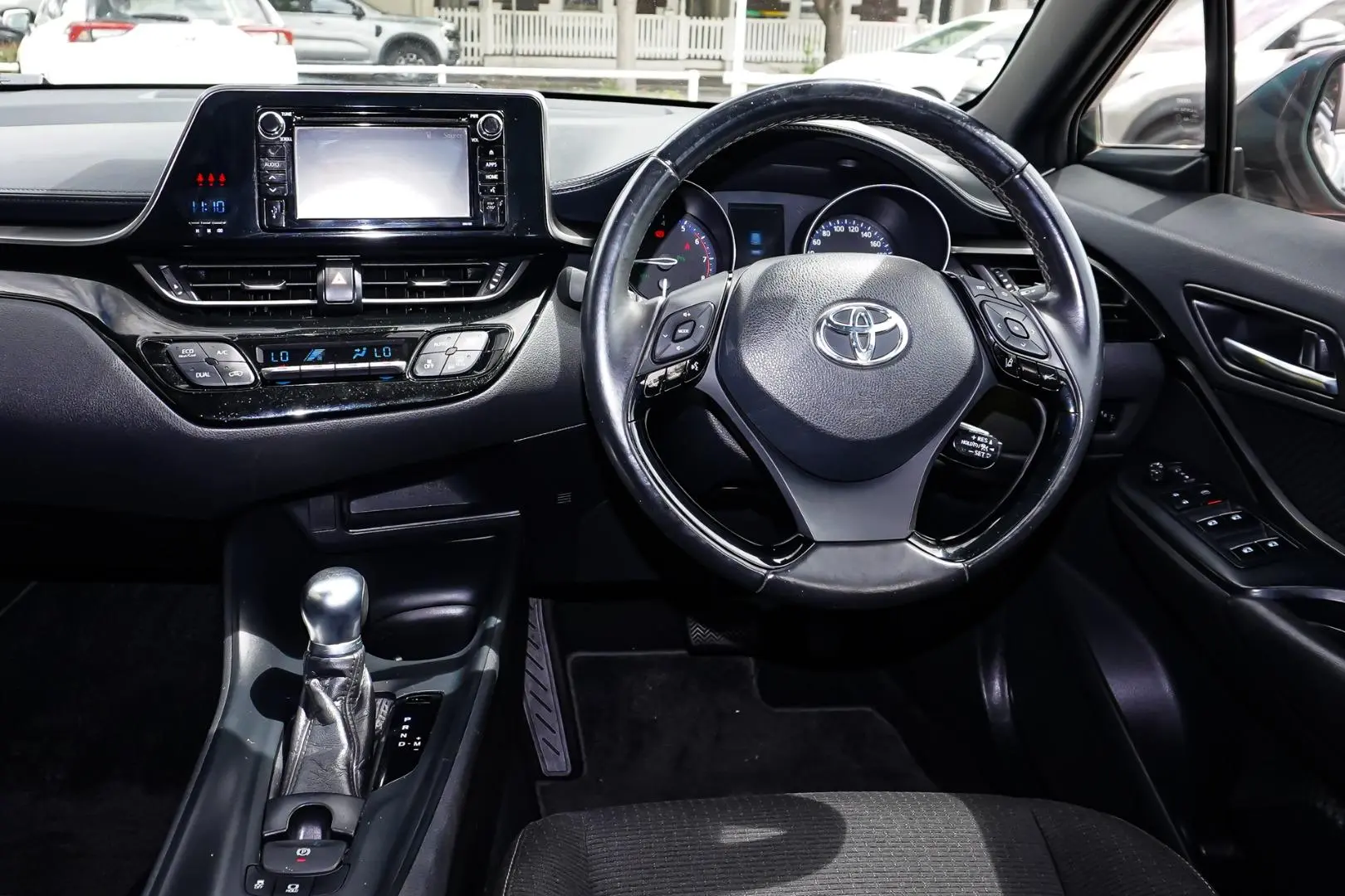 2017 Toyota C-HR Gallery Image 9