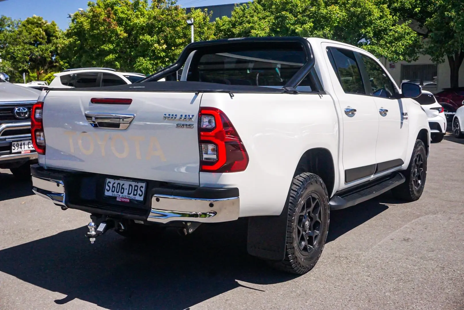 2021 Toyota Hilux Gallery Image 2