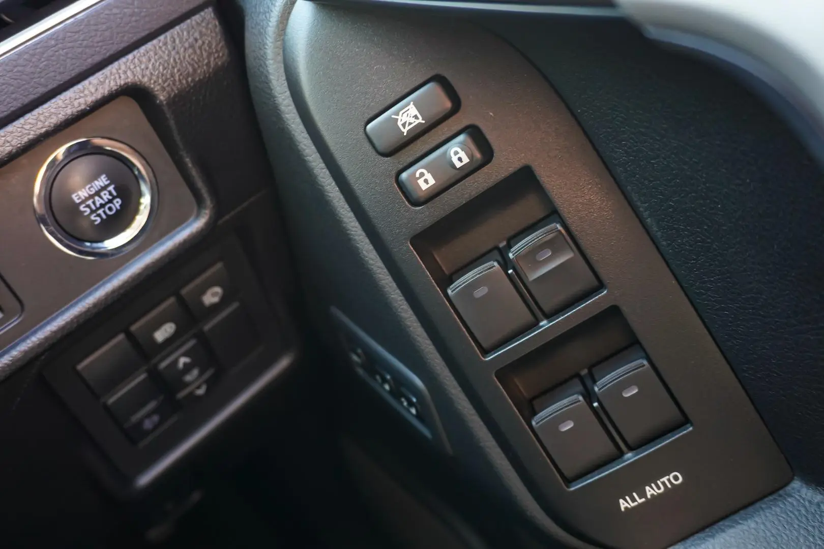 2021 Toyota Landcruiser Prado Gallery Image 25