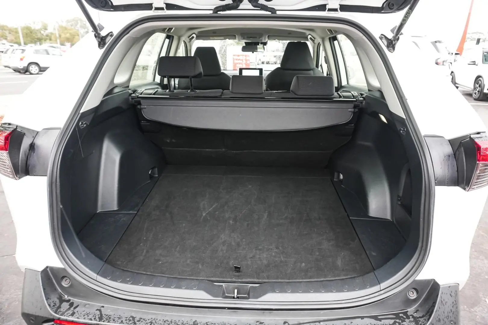 2024 Toyota RAV4 Gallery Image 11