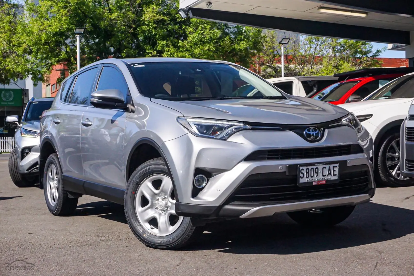 2018 Toyota RAV4 Image 2