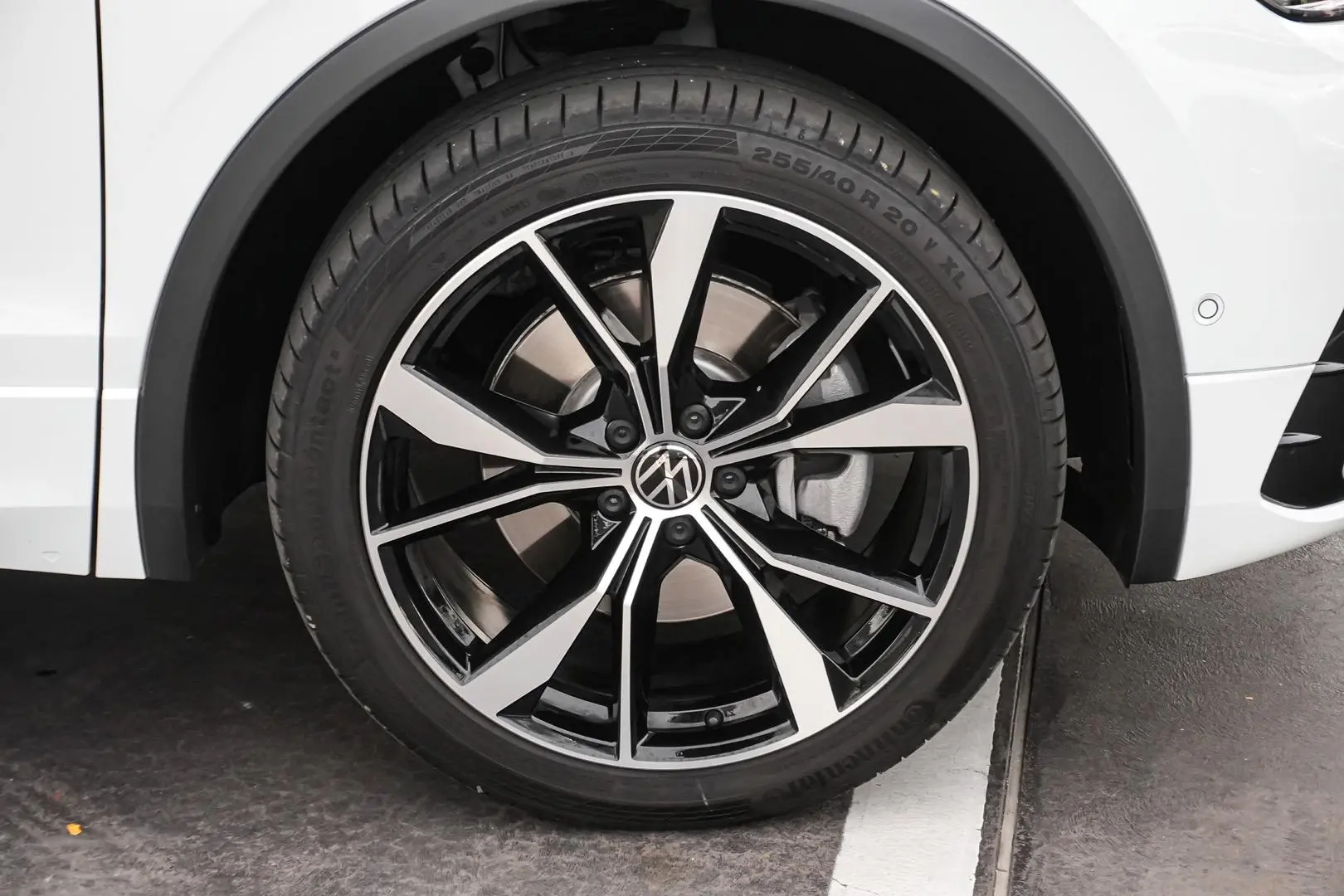 2024 Volkswagen Tiguan Gallery Image 11