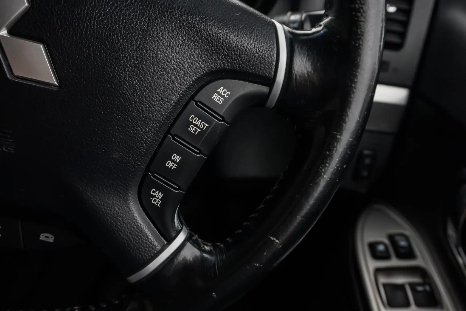 2018 Mitsubishi Pajero Gallery Image 21