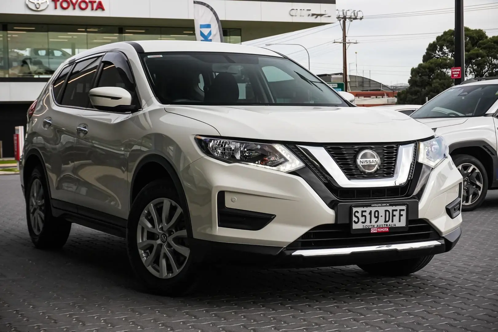 2021 Nissan X-TRAIL Gallery Image 2