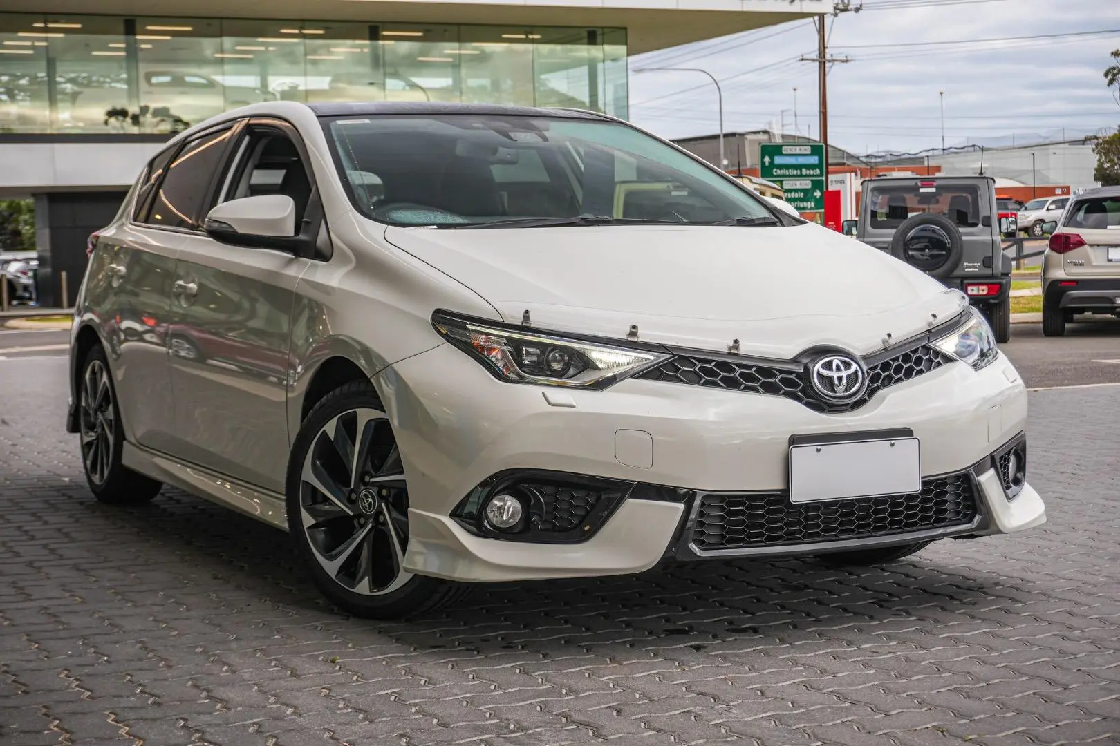 2017 Toyota Corolla Gallery Image 2