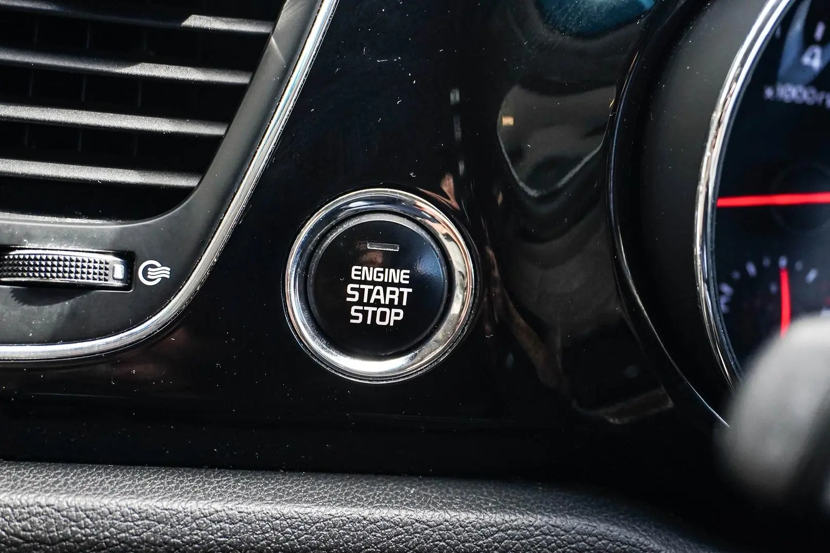 2018 Kia Carnival Gallery Image 28