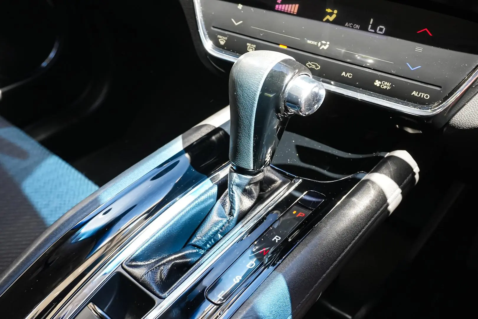 2017 Honda HR-V Gallery Image 18