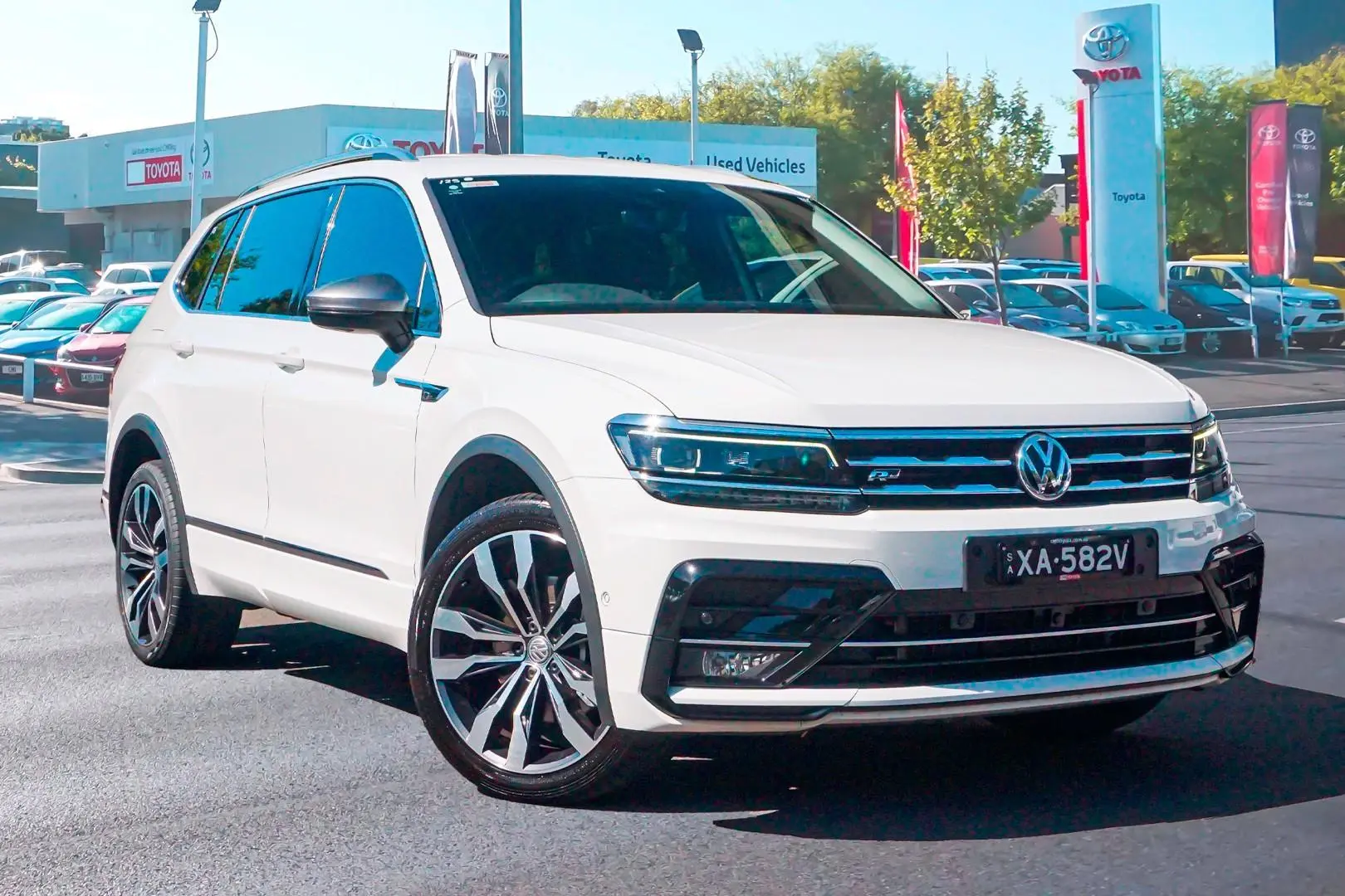 2020 Volkswagen Tiguan Gallery Image 1