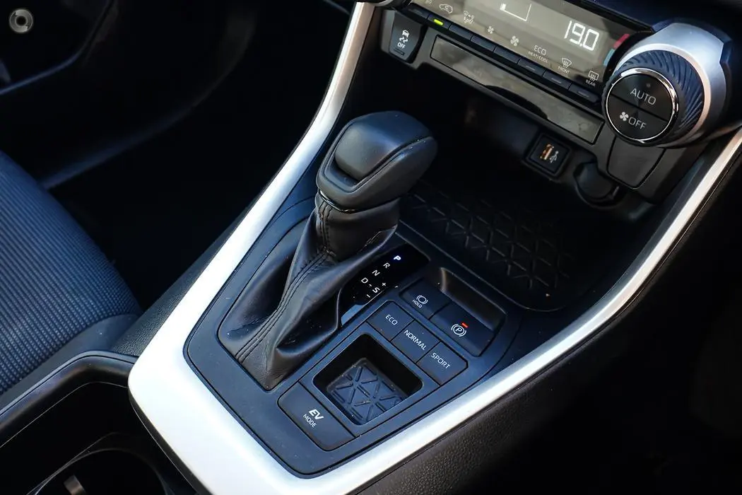 2024 Toyota RAV4 Gallery Image 14