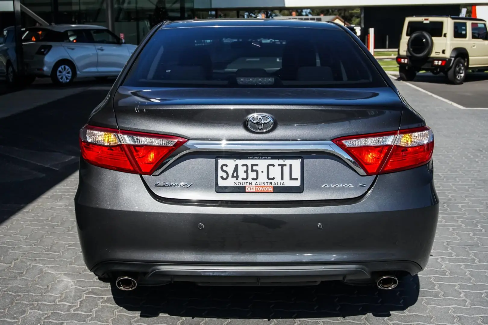 2016 Toyota Camry Gallery Image 5